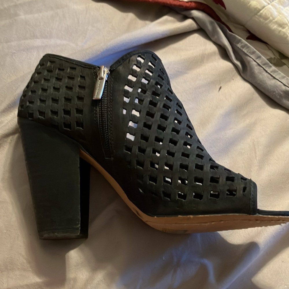 2/$40 Vince Camuto Black Cutout Heeled Booties Inside Zipper Open Toed SZ 9.5M - Picture 9 of 12